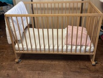 Dětská postýlka s matrací