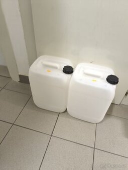 Plastové kanystry 20 litrů