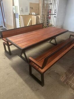 Masivní stůl s lavicemi – ocel + dřevo