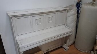 Klavír august förster