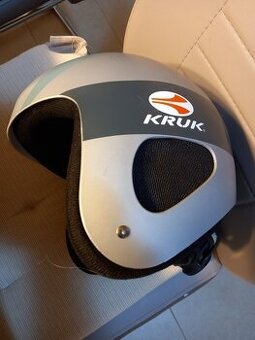 Prodám dětskou helmu na sjezdové lyže vel.: S 48-54 cm