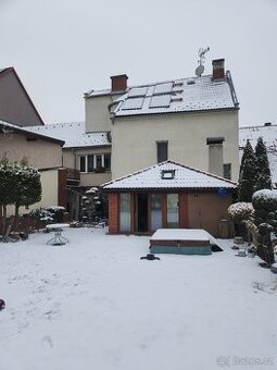 Spolubydlení v Žatci.Pouze ženy