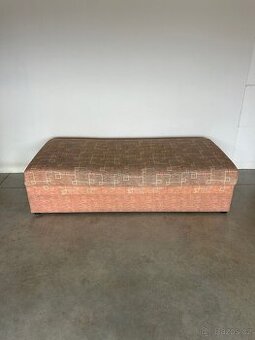 Válenda s úložným prostorem