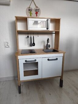 Dětská kuchyňka IKEA.
