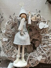 Stojací vánoční holčička v šedém, dekorace, vánoce - 1
