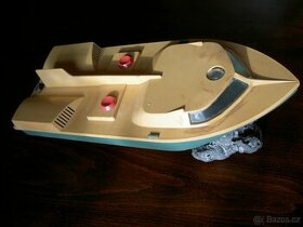 Motorový člun kluzák na baterii - konec 60.let