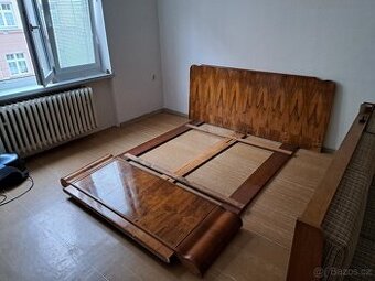 Historická retro postel z masivu