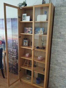 Prodám skříň BILLY IKEA skleněné dveře 1560 Kč
