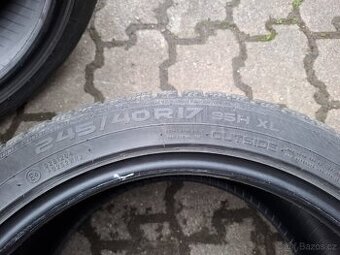 245/40/17 Nokian zimní