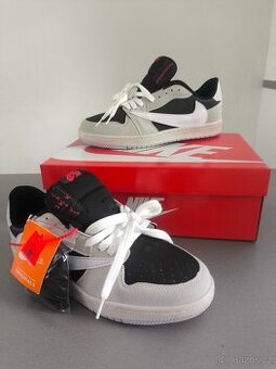 Jordan 1 low travis