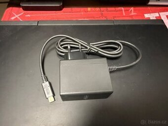 Nintendo Switch napajeci adapter