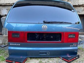 Páté dveře VW Sharan