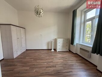 Pronájem prostor 40 m2, u místeckého náměstí U Staré pošty, 