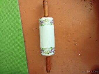 Porcelánový váleček