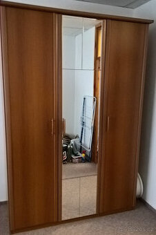 Šatní skříň 151×220x60