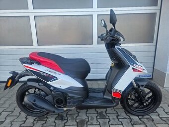 Aprilia SR RST Motard, 125 cm3, r.v. 2014