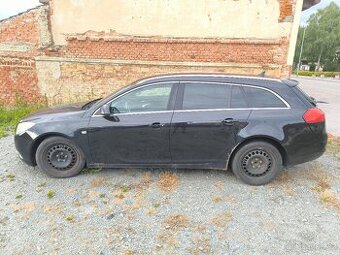 Opel Insignia Sport Tourer - nepojízdné, na náhrádní díly