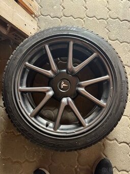 Prodám originální kola 235/45 R18 Tesla Model 3