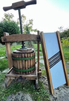 Starý ruční dřevěný lis na ovoce + staré struhadlo – krásná