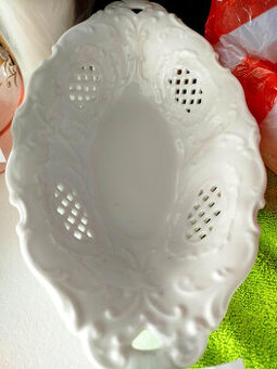 OZDOBNÁ BÍLÁ PORCELÁNOVÁ MÍSA