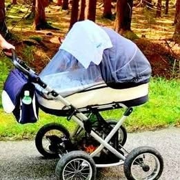 L E V N Ě spousta věcí od narození do 3 let, foto = jen část