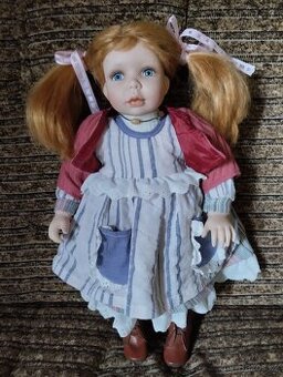 Značená porcelánová zrzečka