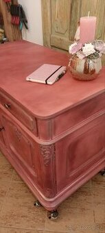 Kouzelná shabby chic komoda po kompletní ruční renovaci