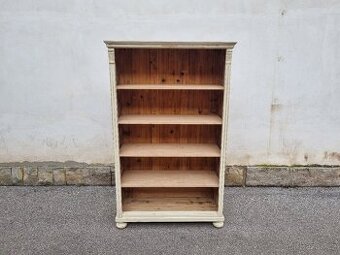 STARÁ KNIHOVNA V PATINĚ