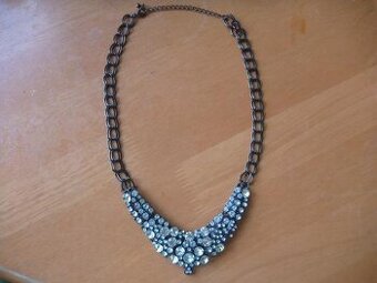 náhrdelníky, náušnice