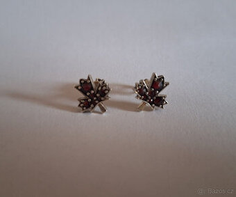 český granát - stříbrné  náušnice