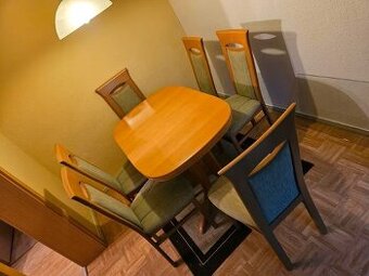 Jídelní stůl rozkládací a 6 židlí - masivní