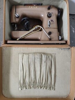 Prodám šicí stroj.