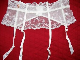 Podvazkový pás a punčochy