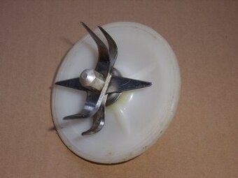 Prodám NÁHR. DÍLY k ROBOTŮM a ŠLEHAČŮM