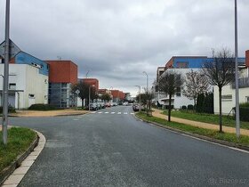 Venkovní parkovací stání v HK - ul. Rybova