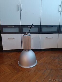 Industriální svítidla od Anglické fi. Thorn použitá