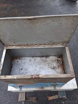 Plechová bedna box na nářadí