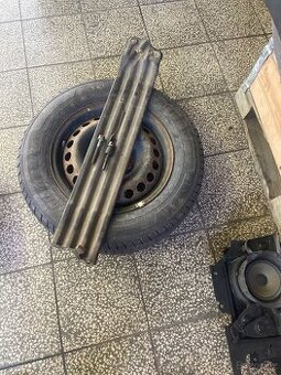 Držák rezervy s rezervou VW TRANSPORTÉR T5.1