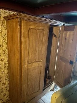 2 starožitné skříně