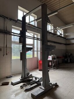 Překlápěč díží Artos