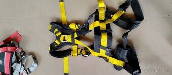 Horolezecké potřeby,sedák, karabiny, lanyard, tlumič pádu