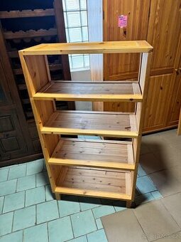 Pěkný policový regál masiv