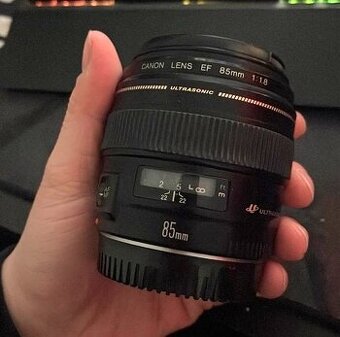 Canon EF 85/1.8 USM