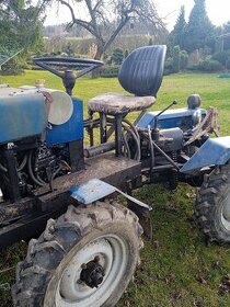 Prodám traktor domácí výroby 4x4 - TK - 1