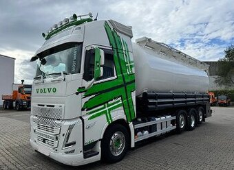 VOLVO FH540 8x2 - obilní silo 35000 lit.