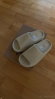 yezzy slide béžové