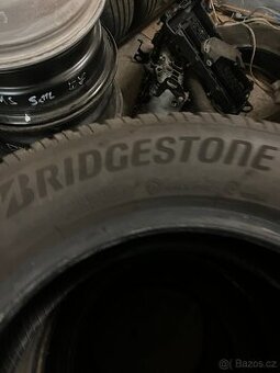 Zimní pneu Bridgestone 215/60/16