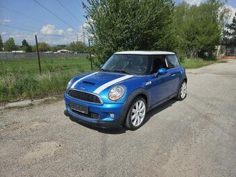 Rozprodám mini Cooper R56 2006 1.6 turbo benzín 128kw