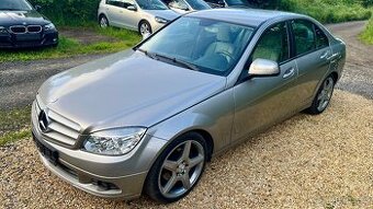 MERCEDES-BENZ W204,C180 SERVISNÍ KNIHA.