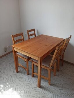 Stůl a čtyři židle - 1